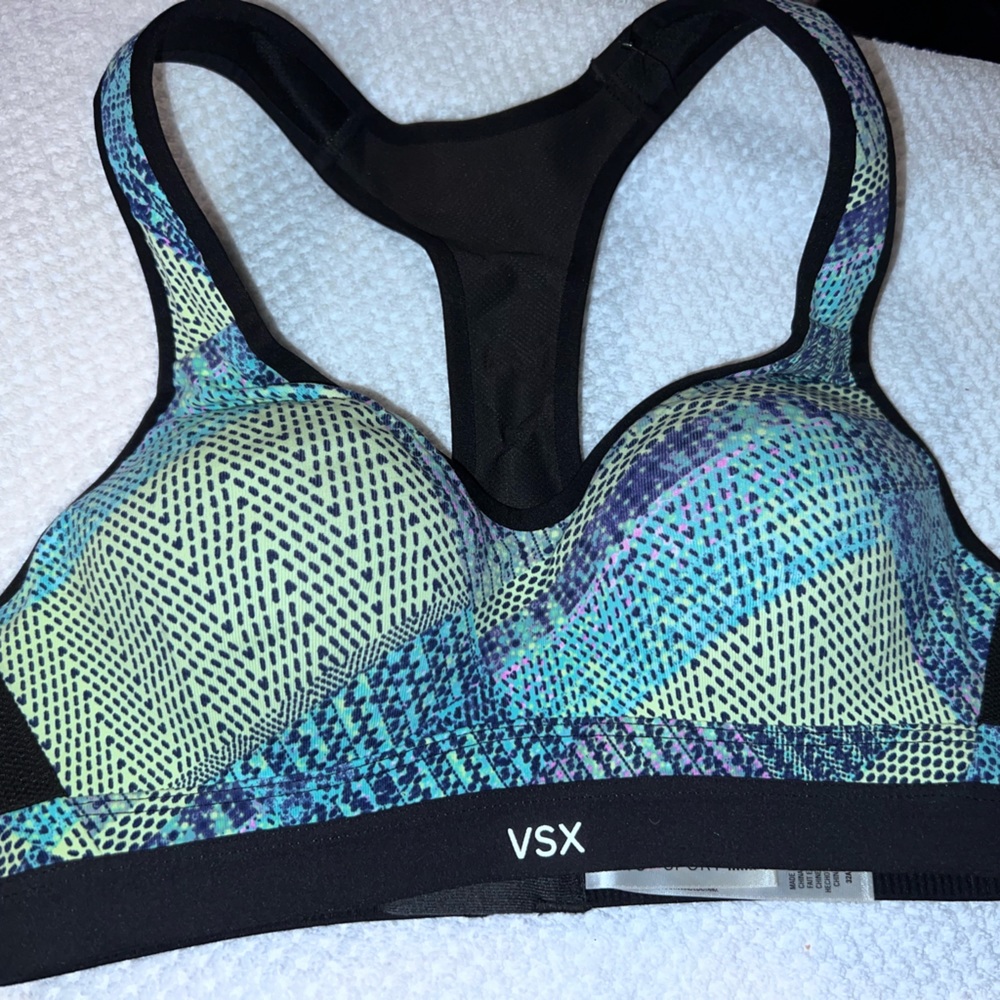 Victoria’s Secret VSX sports bra Size 32A